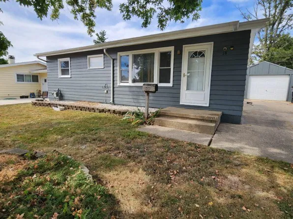 18 Peggy Ann Dr, Decatur, IL 62521