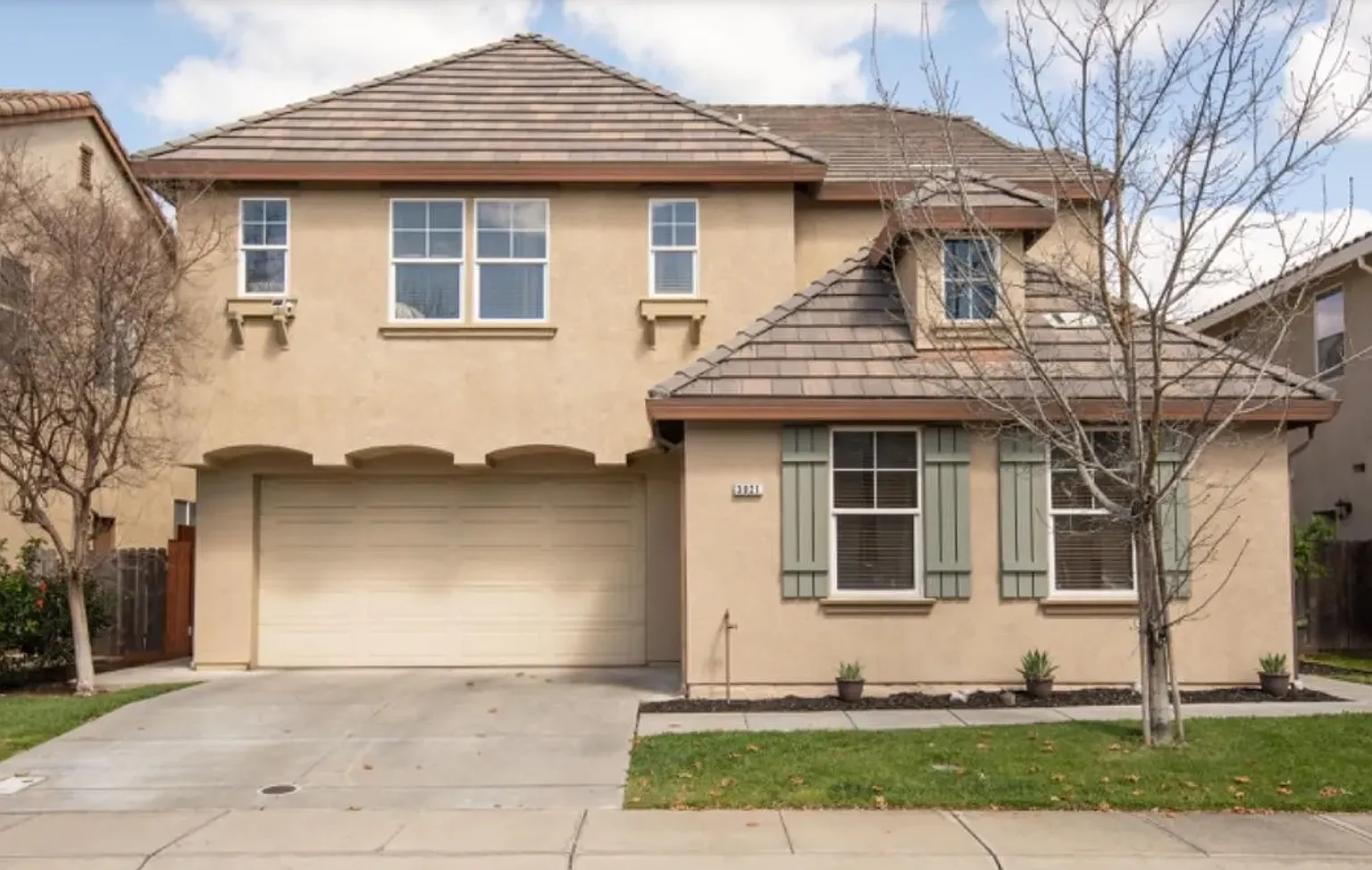 Available right away! 5 Bedrooms and 4 full Bathrooms — Photo 1