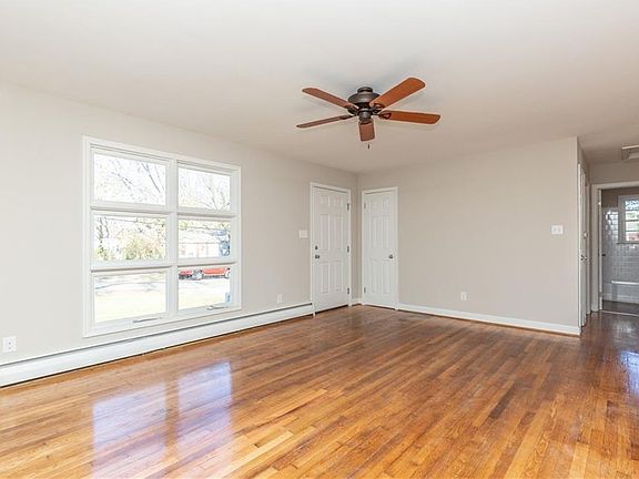 4th image of 209 N Linden Ave