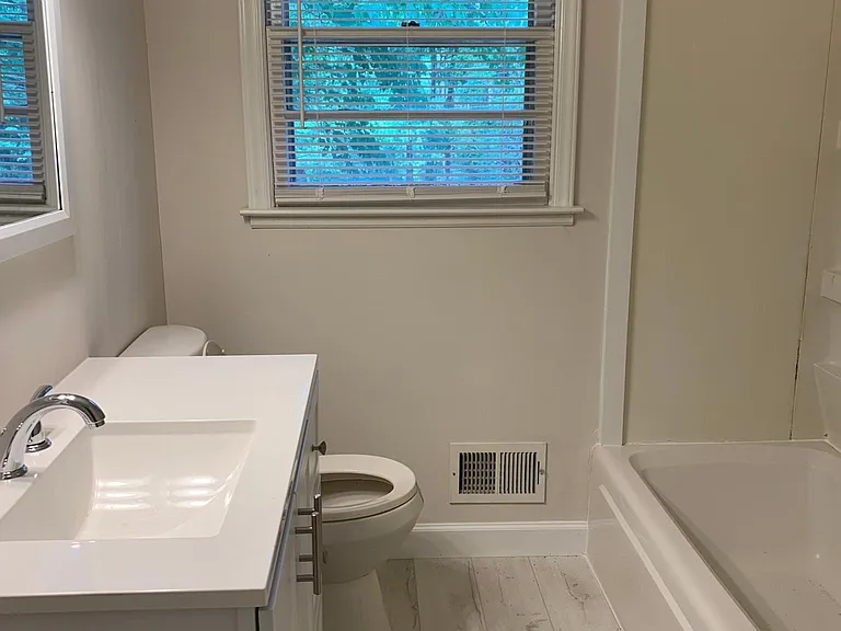 505 Locust Ln — Photo 5