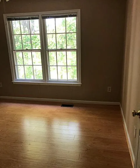 12016 Johns Pl — Photo 4