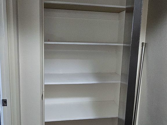 5th image of 231 E Oak Cliff Ct APT 2