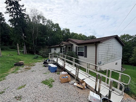 3rd image of 415 Sandy Hollow Rd