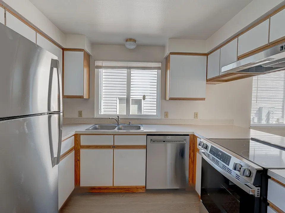 M0963 - 106 S. Main St.