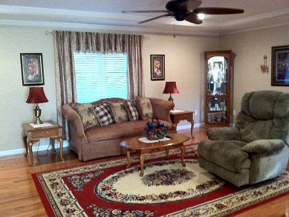 4th image of 2148 Memorial Dr