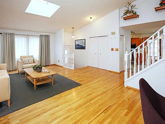 4th image of 36 S Woodglen Rise SW