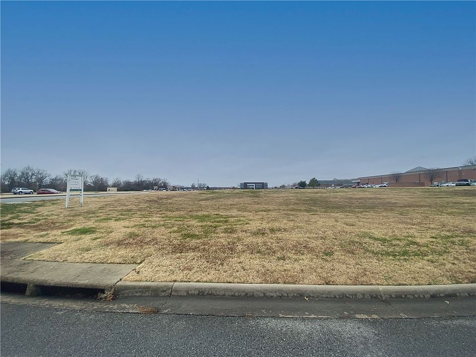 1st image of SE Plaza Ave