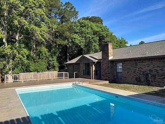 3rd image of 151 Deville Dr