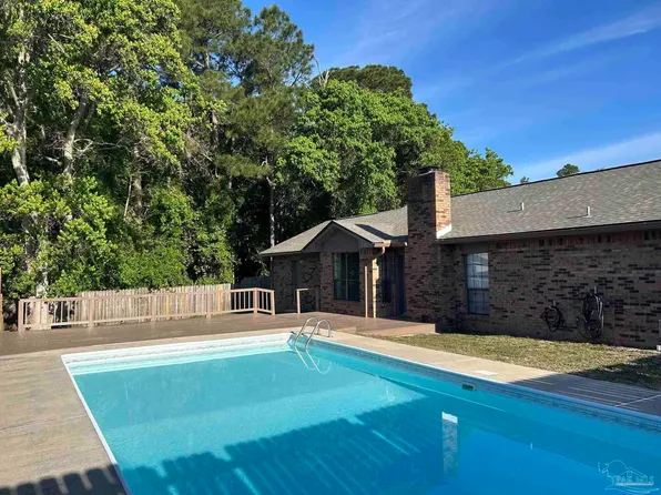 151 Deville Dr, Mary Esther, FL 32569