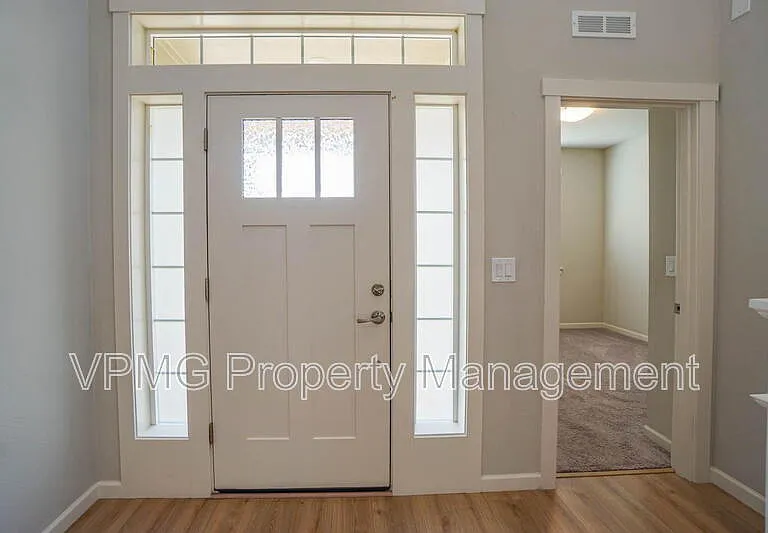 6301 N 89th Ave — Photo 5