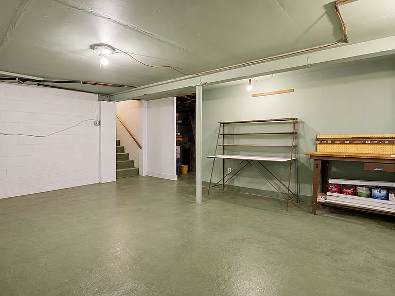 527 W Marion St — Photo 26