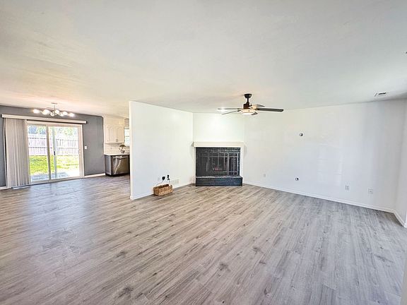 4th image of 1011 Quincy Dr