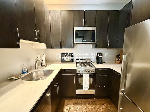5th image of 22 Hancock St #201