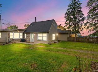 1305 Rochester Rd, Leonard, MI 48367