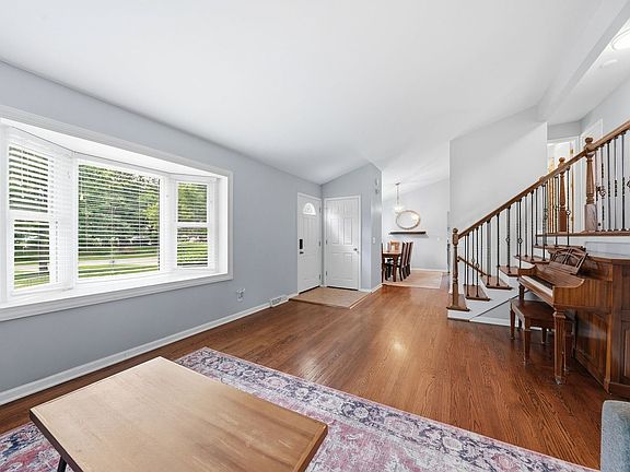 3rd image of 256 Walnut Dr