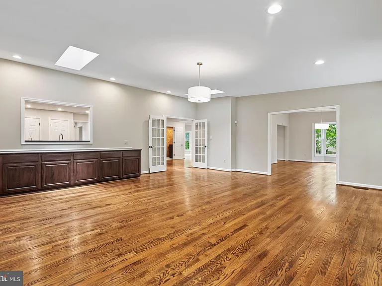 6506 Bellamine Ct — Photo 2