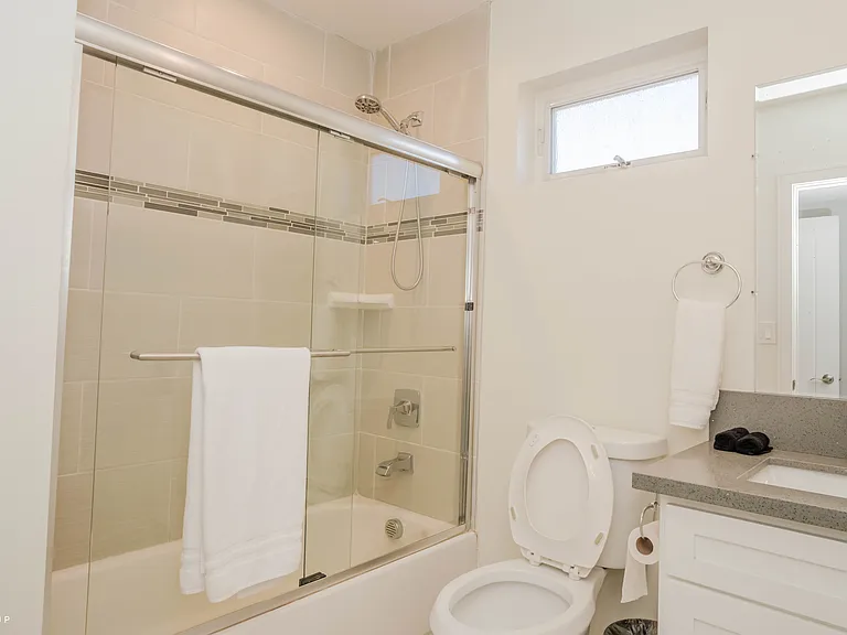 427 N Heliotrope Dr #200 — Photo 11