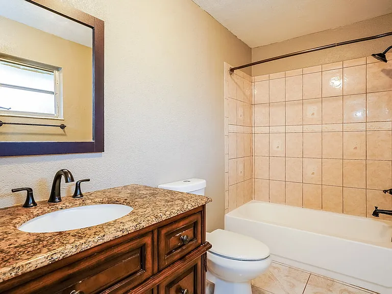 1119 Clayton Ave — Photo 9