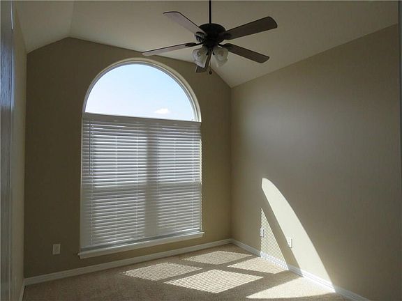 5th image of 2202 SW Chinquapin Ave