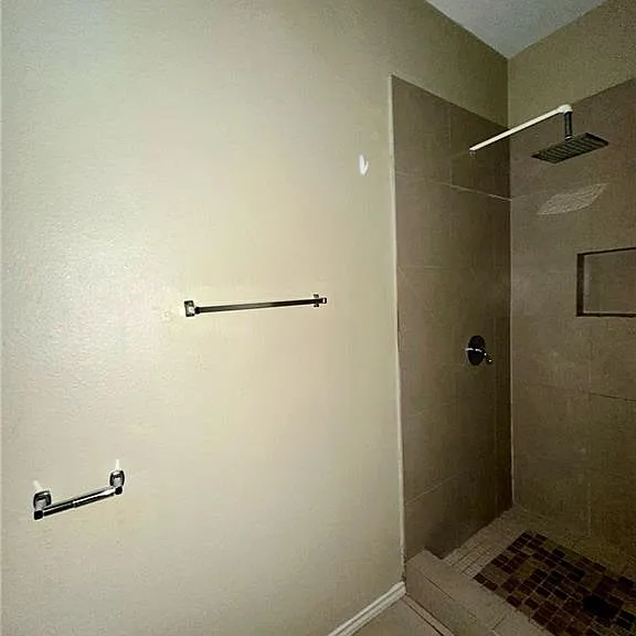 2010 Miroslava Ave #12 — Photo 15