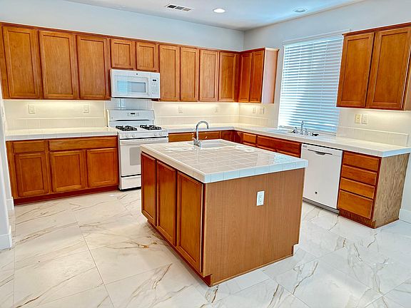 3rd image of 30695 Lily Pond Ln