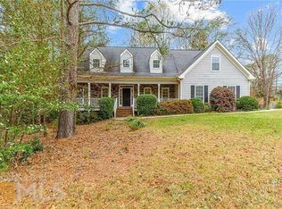 688 Swans Landing Dr, Dacula, GA 30019