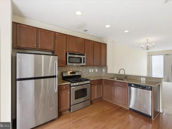 15704 John Diskin Cir, Woodbridge, VA 22191