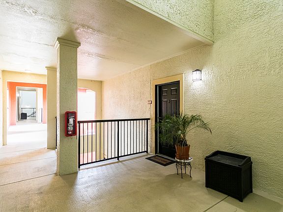 5th image of 107 Vista Verdi 313 Cir