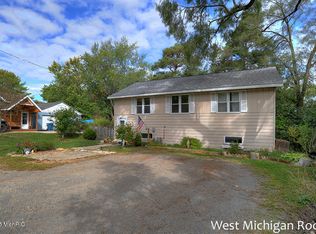 15257 Krueger St, Spring Lake, MI 49456