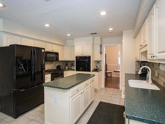 5th image of 1004 Marbleridge Dr