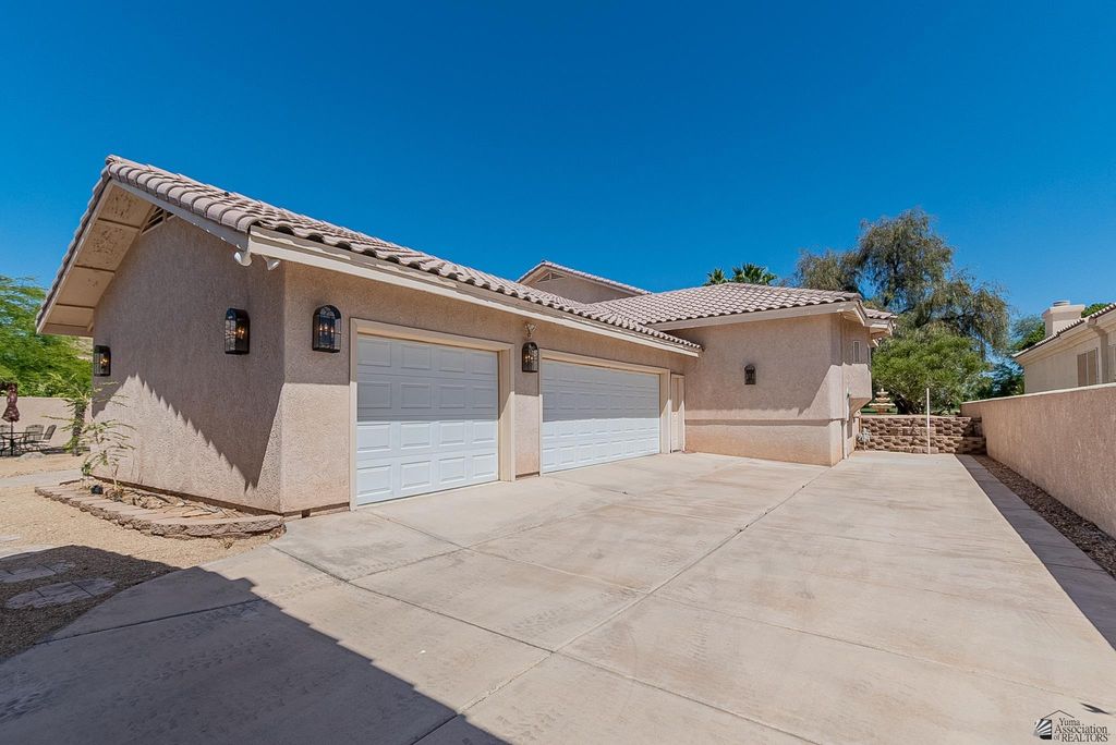 742 E Country Club Dr, Yuma, AZ - View 6
