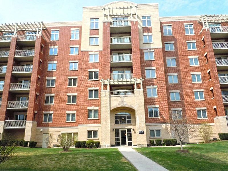 Front of Lovely 3 Bedroom Condo