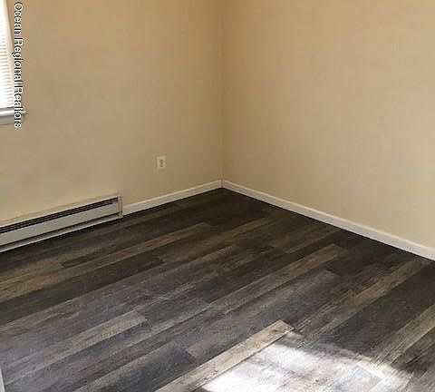 5th image of 243 Carteret Ave APT 4
