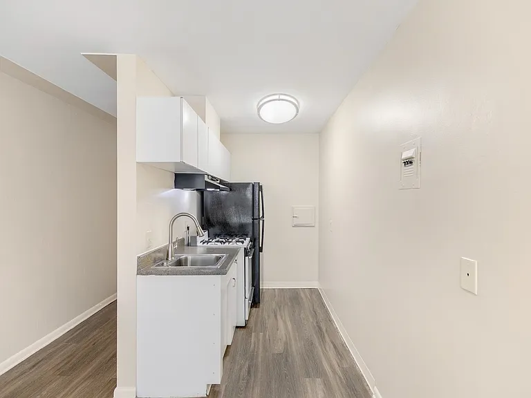 Dahlia Apartments — Photo 31