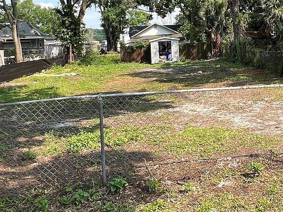 4th image of 815 SAVANNAH AVENUE