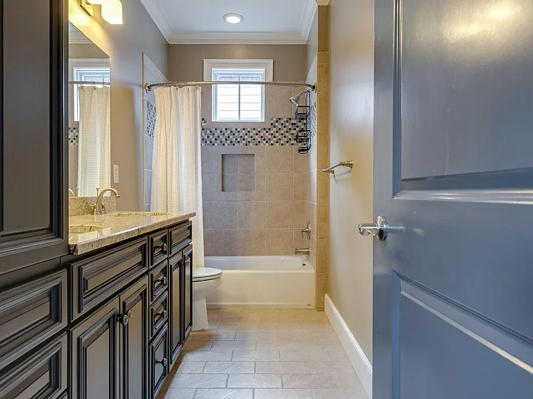 920 Caruthers Ave — Photo 25