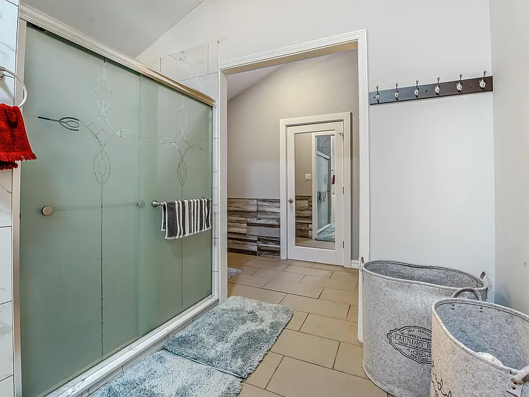 301 N Thomson Ave — Photo 16