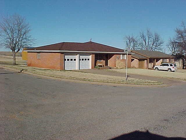 1st image of 1012 Hillcrest Dr