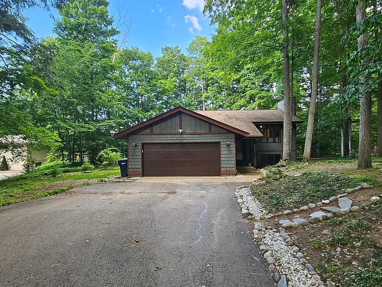 2467 E Potter Rd — Photo 22
