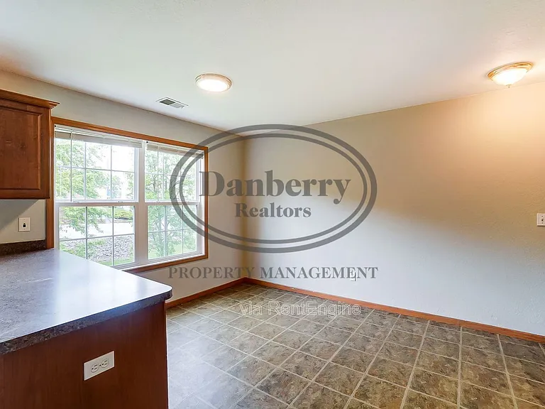 1103 N Byrne Rd — Photo 12