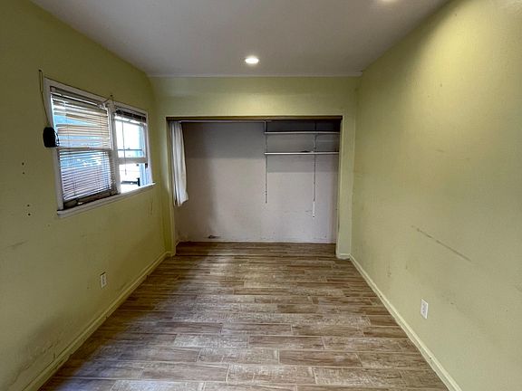 5th image of 933 Bayview Dr