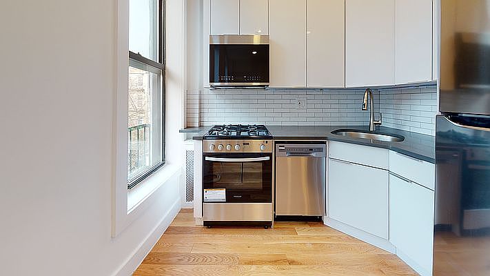 1st image of 586 Henry St APT 3