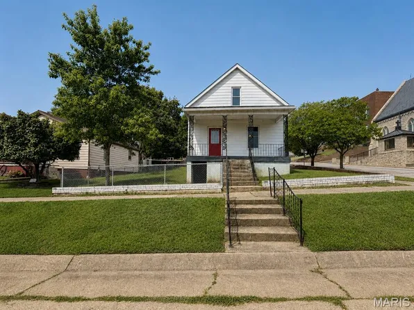 600 S 3rd St, De Soto, MO 63020