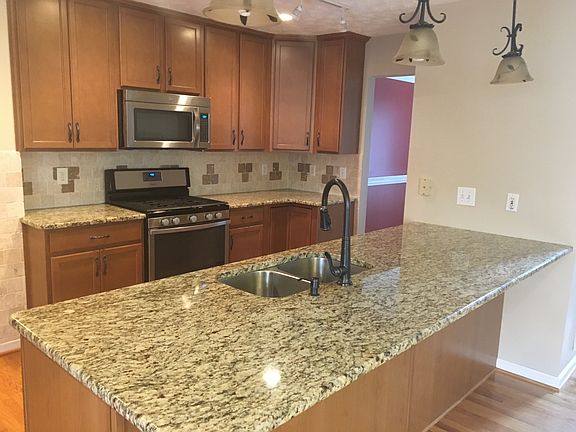 Kitchen w/granite countertop