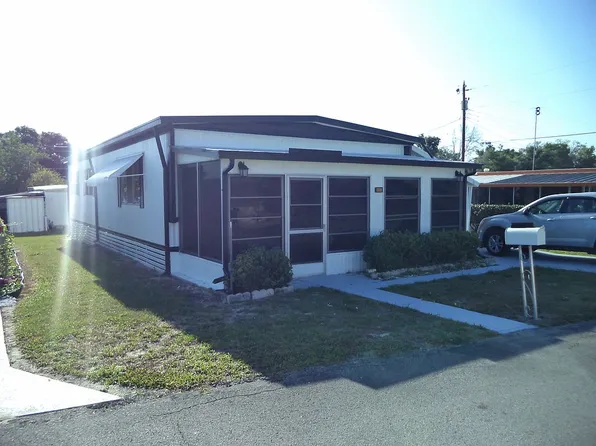6122 Pearl St, Zephyrhills, FL 33542
