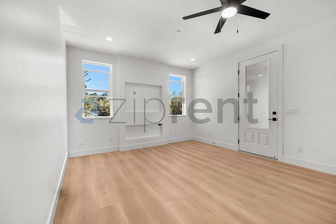 1 bed, 1.5 bath, $2,700 — Photo 4