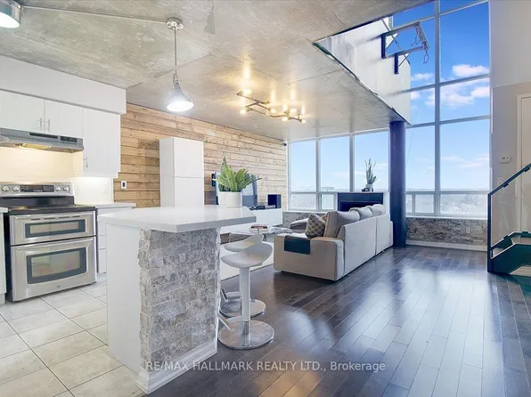 250 Manitoba St #725, Toronto, ON M8Y 4G8