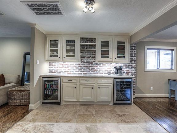 5th image of 2038 Nina Lee Ln