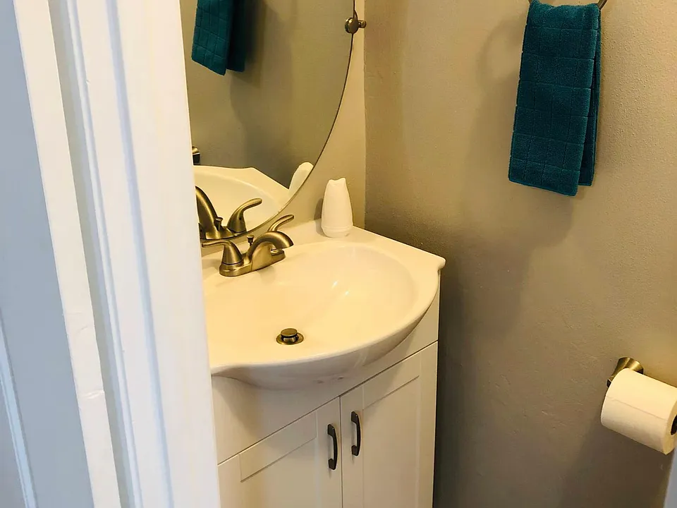 1/2 bath