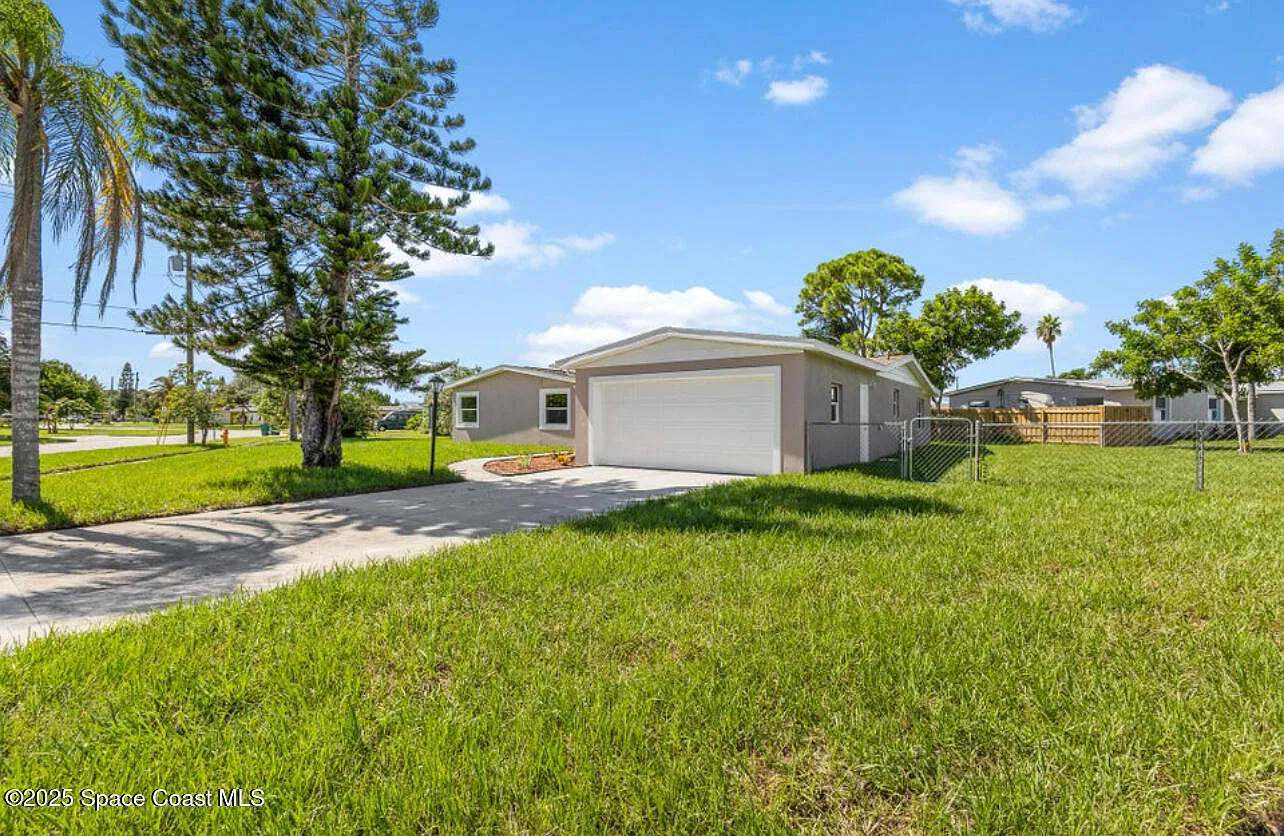 4 bed, 2.0 bath, 1600 sqft, $2,700 — Photo 4